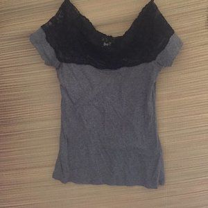H&M Gray top with Black Lace Trim 💙